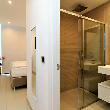Sunset Drive 1-46 Poniente Beach *