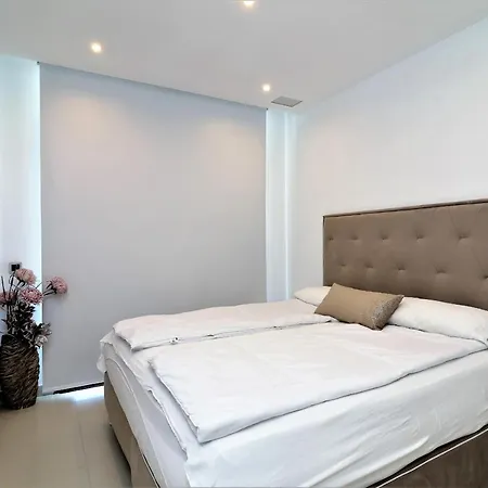 Sunset Drive 1-46 Poniente Beach דירה