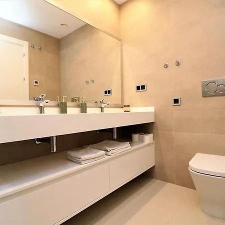 Sunset Drive 1-46 Poniente Beach בנידורם